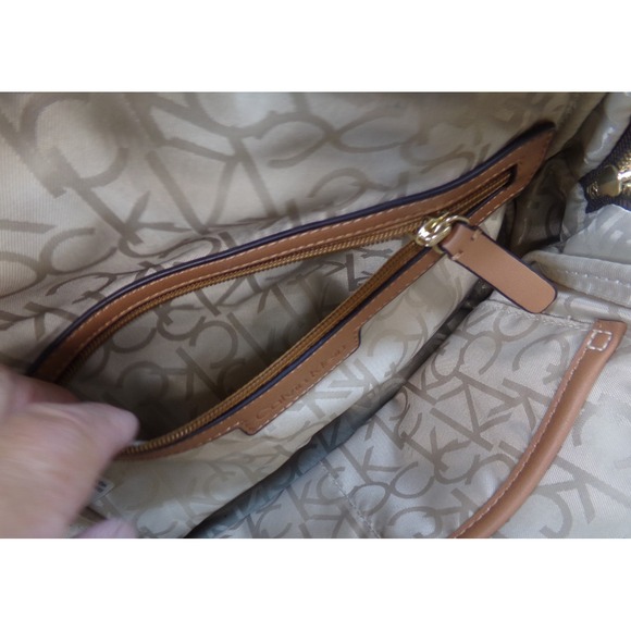 Calvin Klein Signature Belfast Backpack Bag 2 Magnetic Pockets 2‎ Zipper Closure - Picture 12 of 16